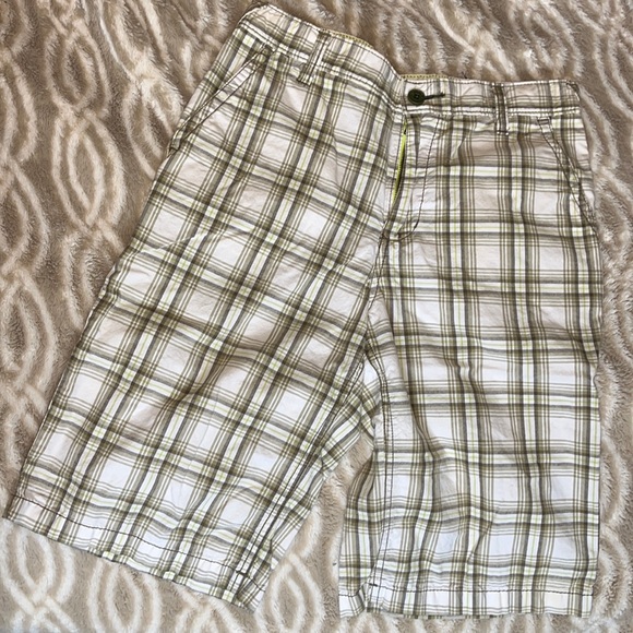 Boy’s Plaid Old Navy Bermuda Shorts - Picture 1 of 5